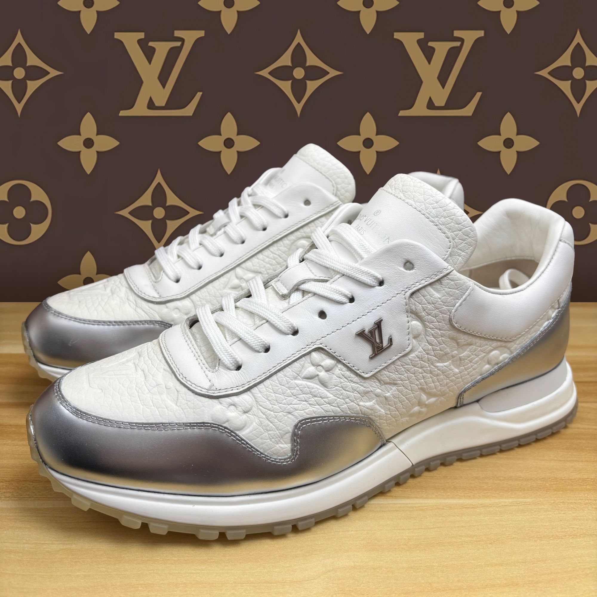 99新 LouisVuitton/路易威登 -RunAway系列白色老花压印运动鞋男