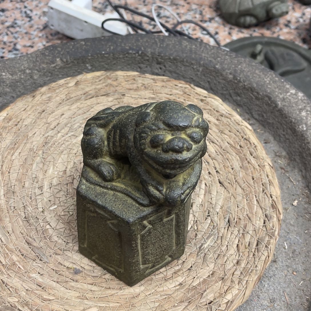 纵***哥老挝石青石狮子石权摆件很漂亮