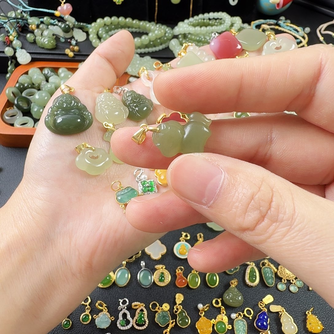 《***桑和田玉银S925镶嵌颈饰