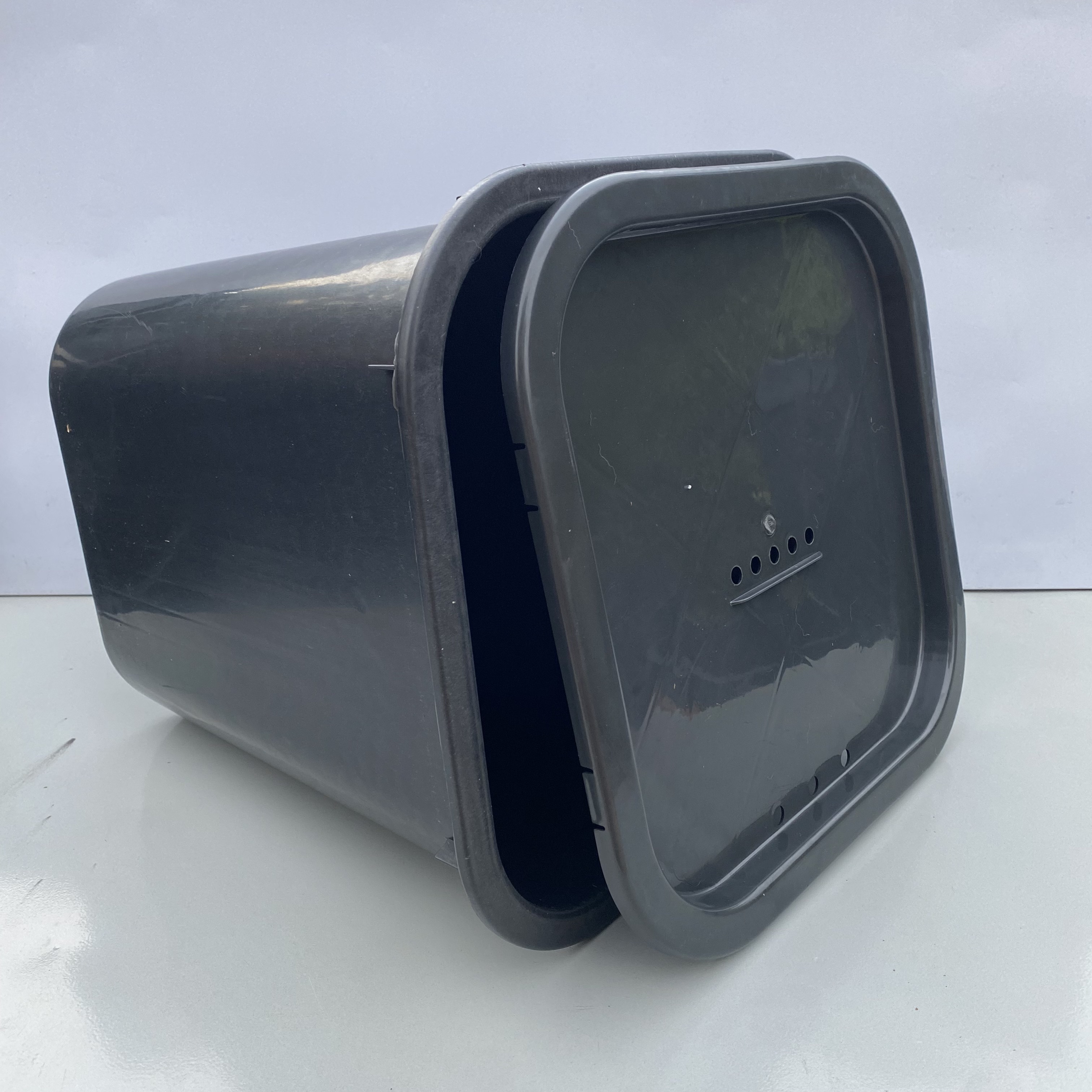 加厚带盖方形诱蜂桶19升磨砂处理改加大排水孔清理卫生