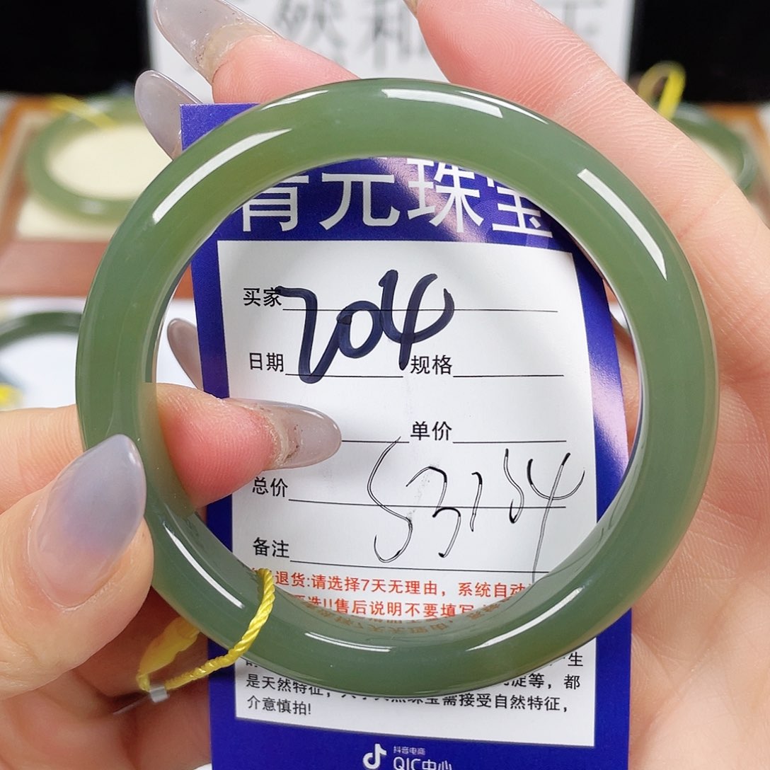 和田玉手镯未镶嵌