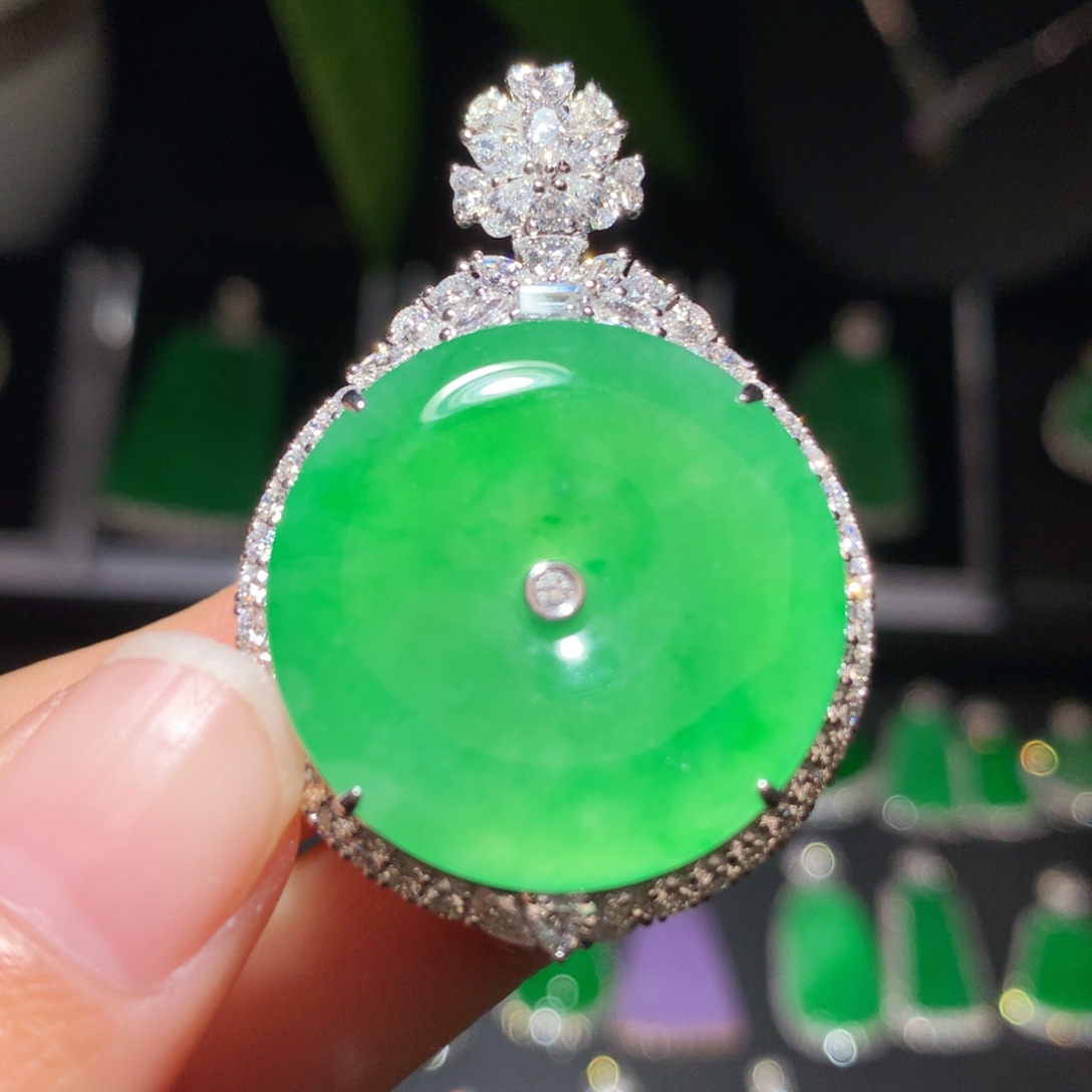 翡翠颈饰18K金镶嵌翡翠