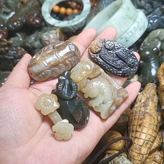 岫岩河磨玉（透闪石质玉）未镶嵌挂件