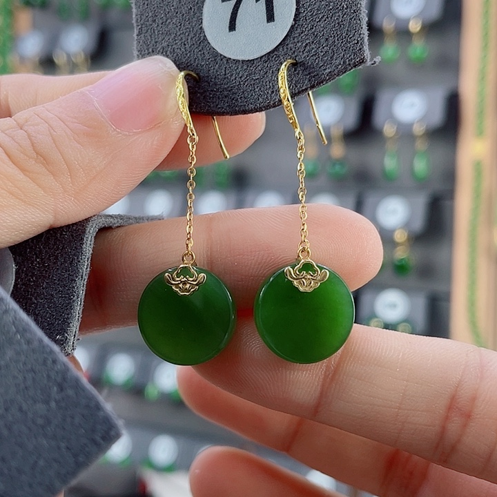 18K金镶嵌和田玉耳饰