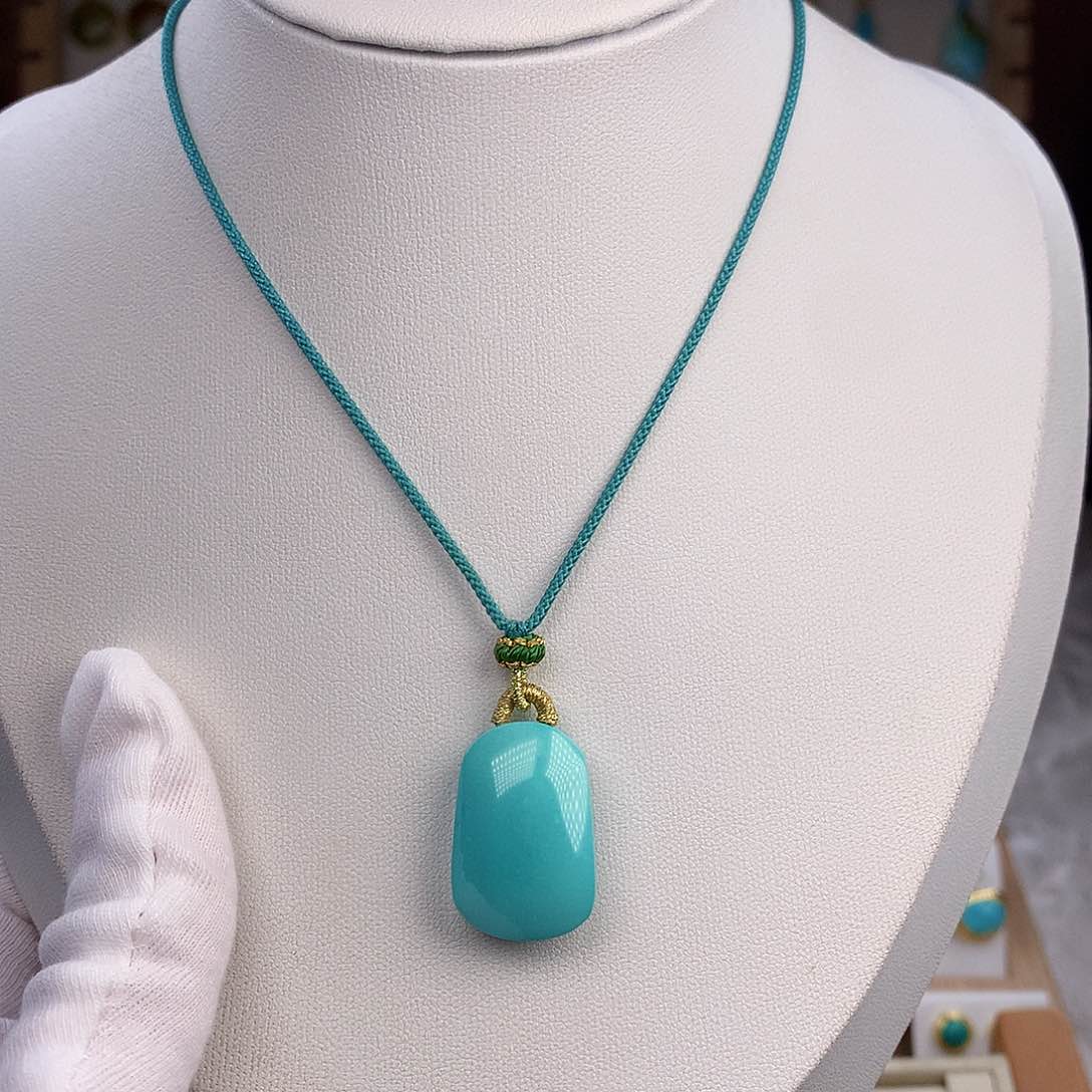 绿松石颈饰未镶嵌