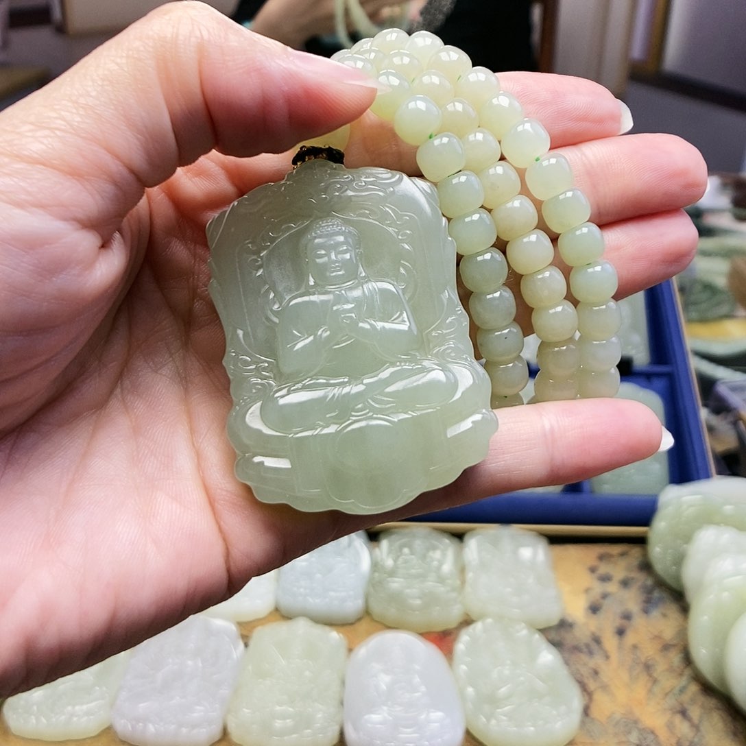 和田玉颈饰未镶嵌a****?