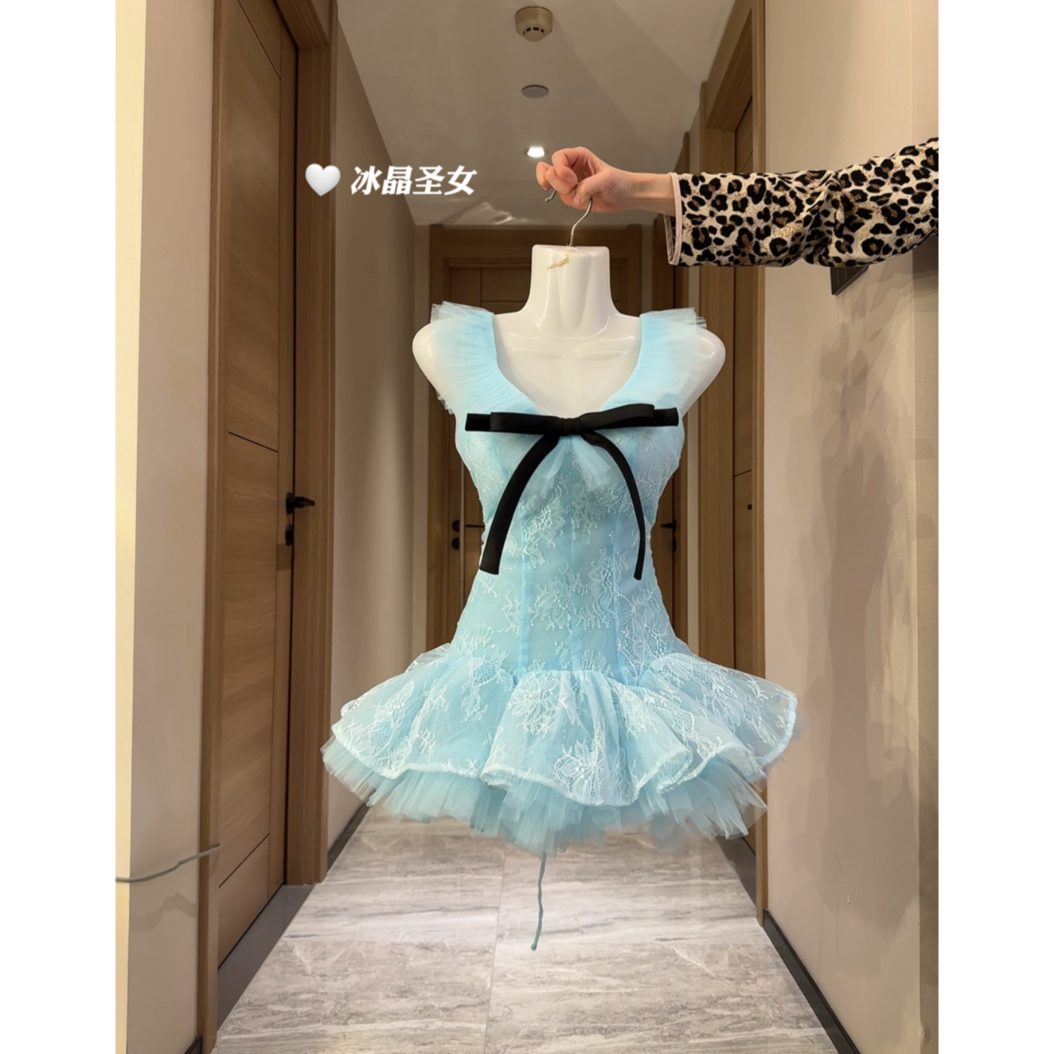 冰晶圣女/新款时尚精致风V领蝴蝶结蕾丝A字连衣裙蓬蓬裙套装