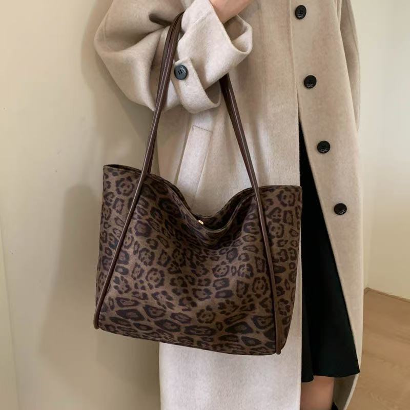 托特包包女复古2025新款时尚单肩包大容量百搭通勤手提包