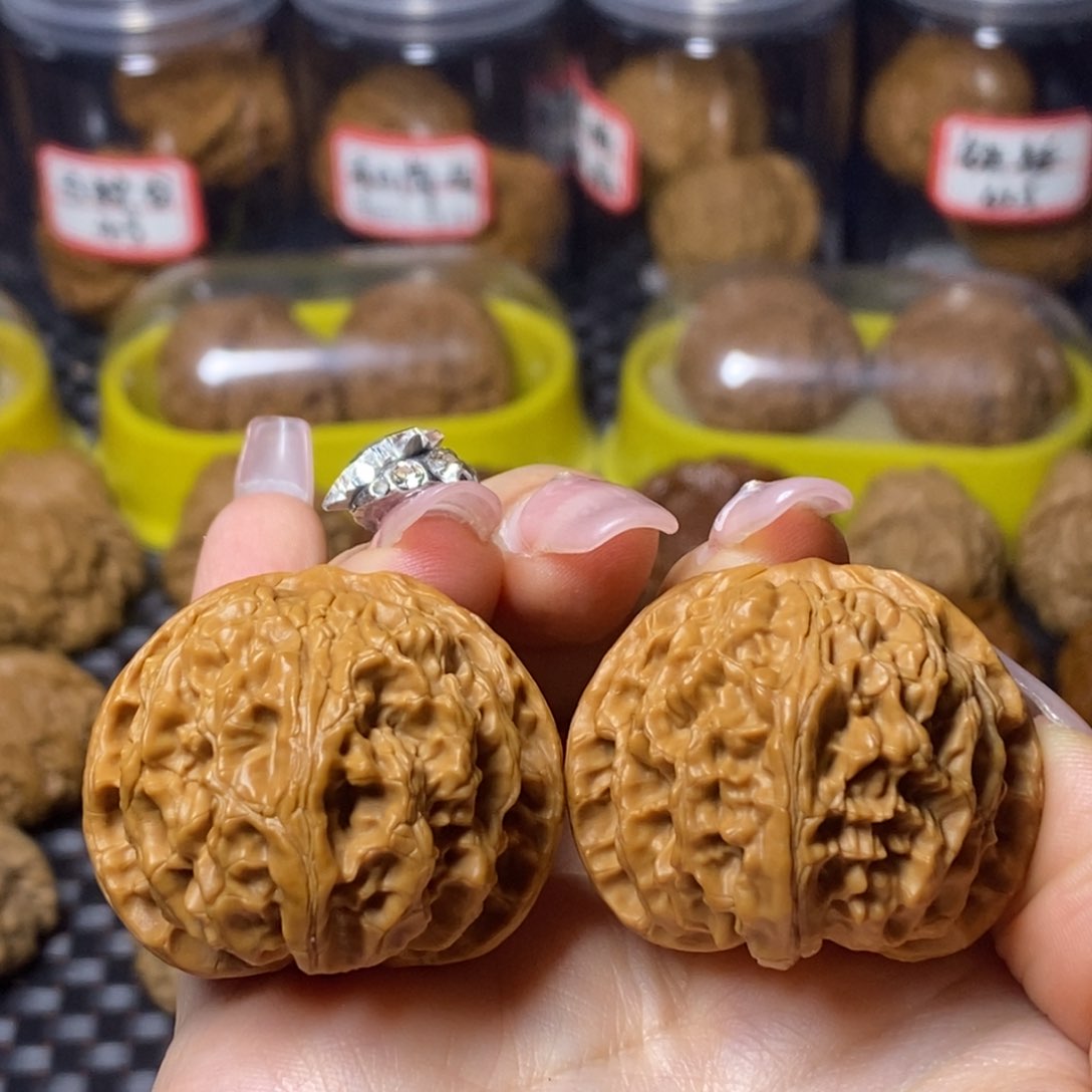 文玩核桃吊坠苹果园