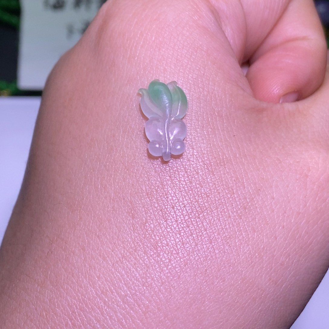 翡翠未镶嵌颈饰吊坠