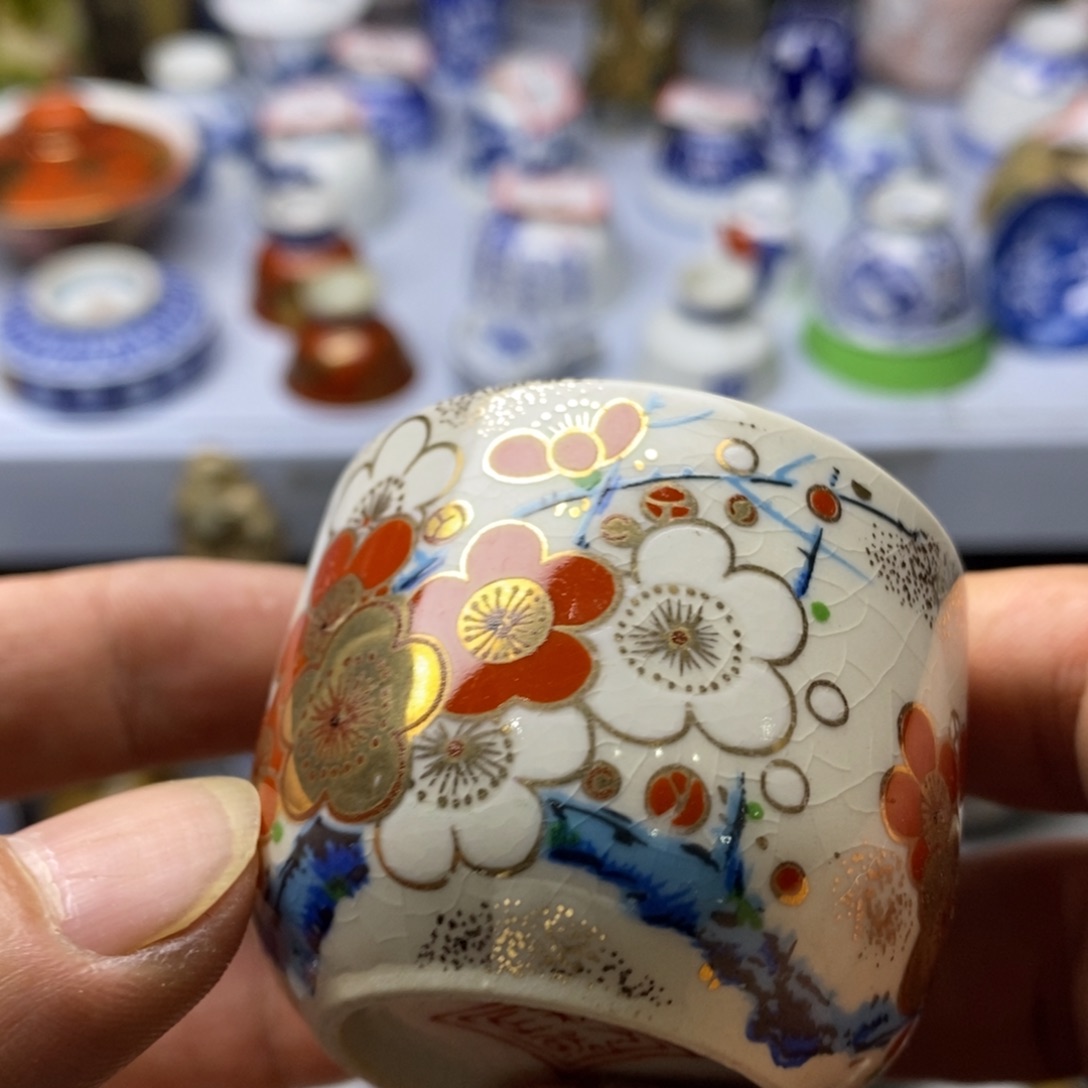 瓷片在干嘛我也在洗头发睡觉啊