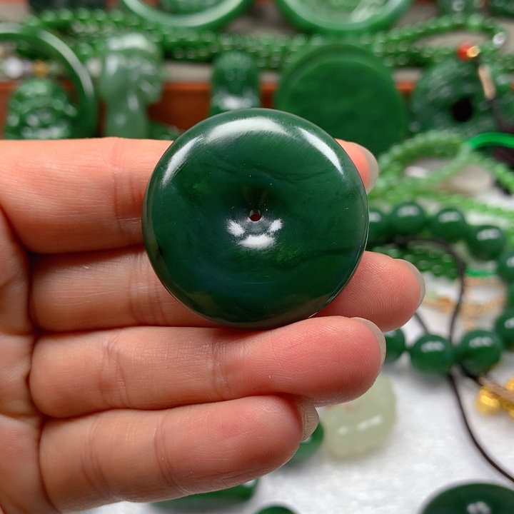 用***3和田玉未镶嵌颈饰