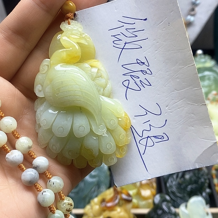 蛇纹石玉挂件未镶嵌