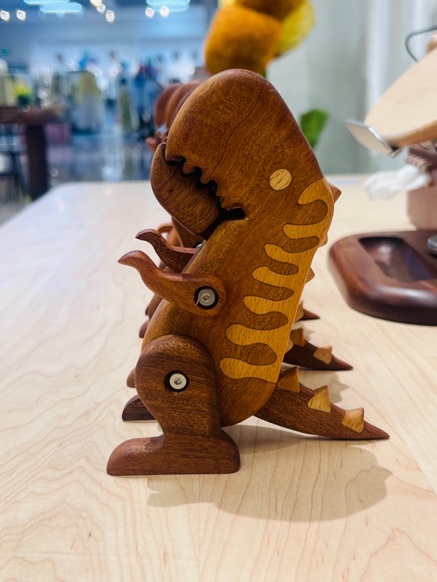 原木手工制作小恐龙
