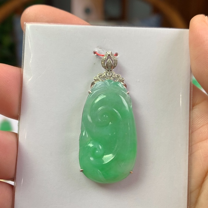 翡翠18K金镶嵌颈饰翡翠吊坠