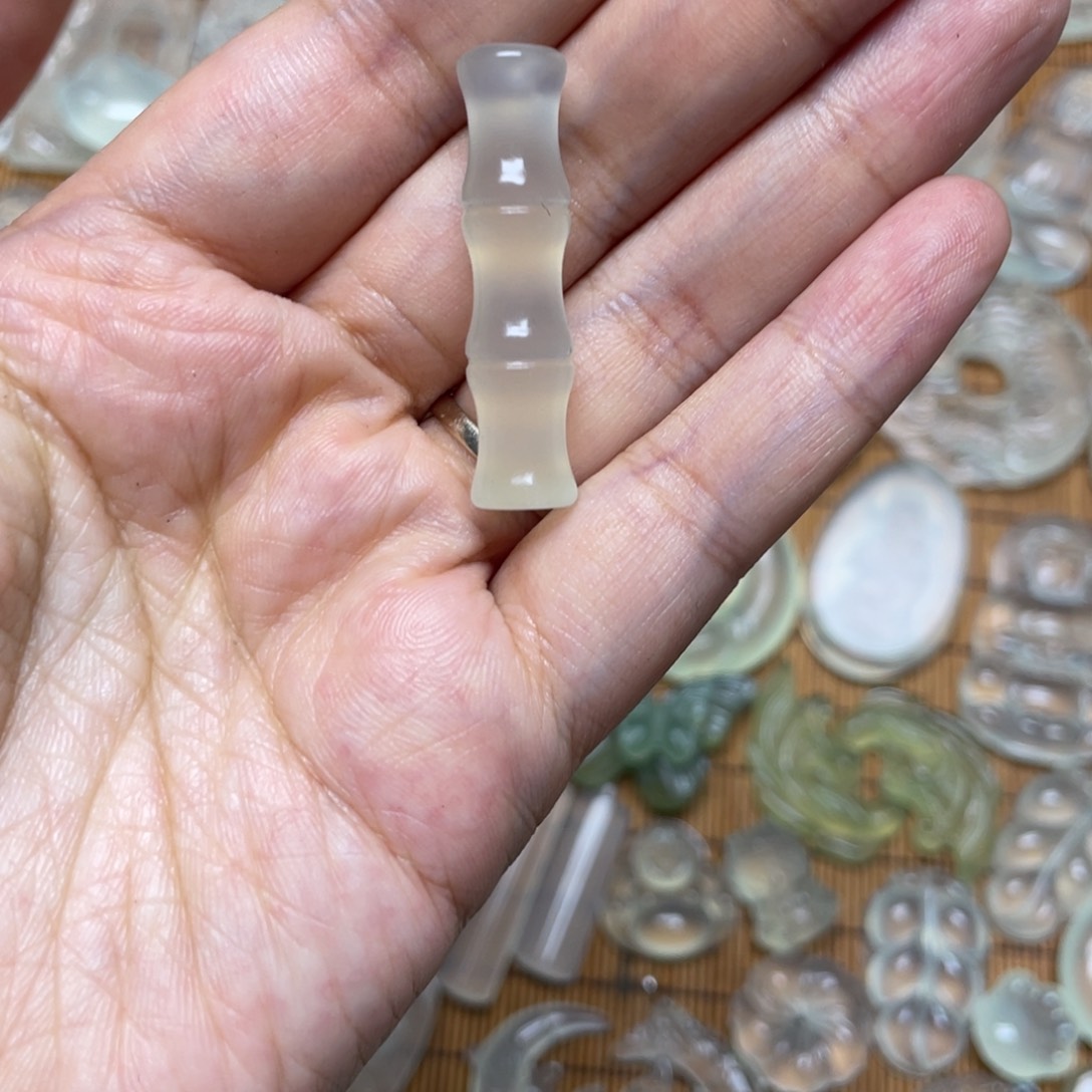 未镶嵌蛇纹石玉颈饰