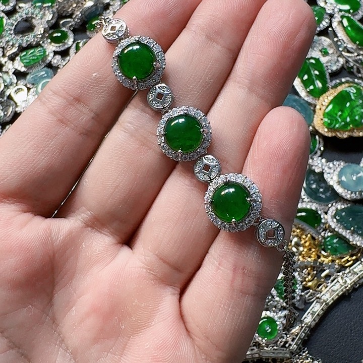 翡翠颈饰未镶嵌天然A货翡翠放漏