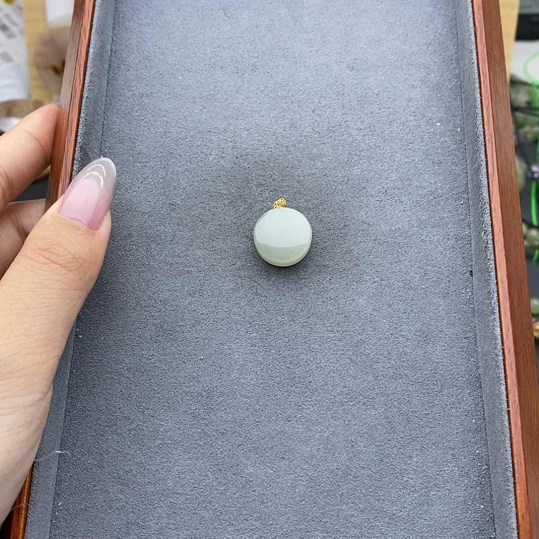 和田玉吊坠(不含链)18K金镶嵌