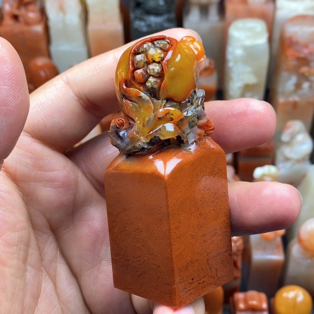 寿山石印石老挝巧雕 石榴