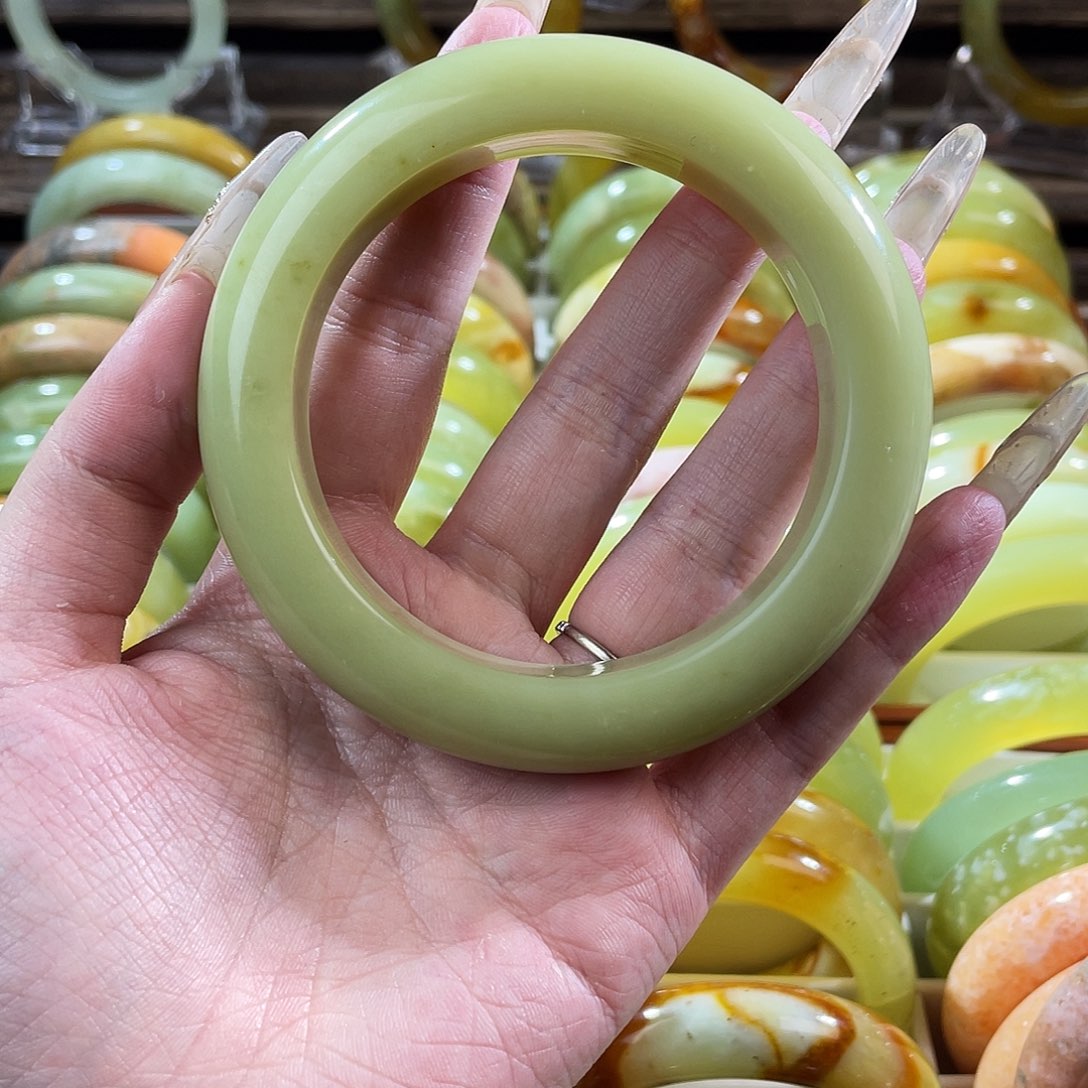 我***静蛇纹石玉未镶嵌手镯62.3