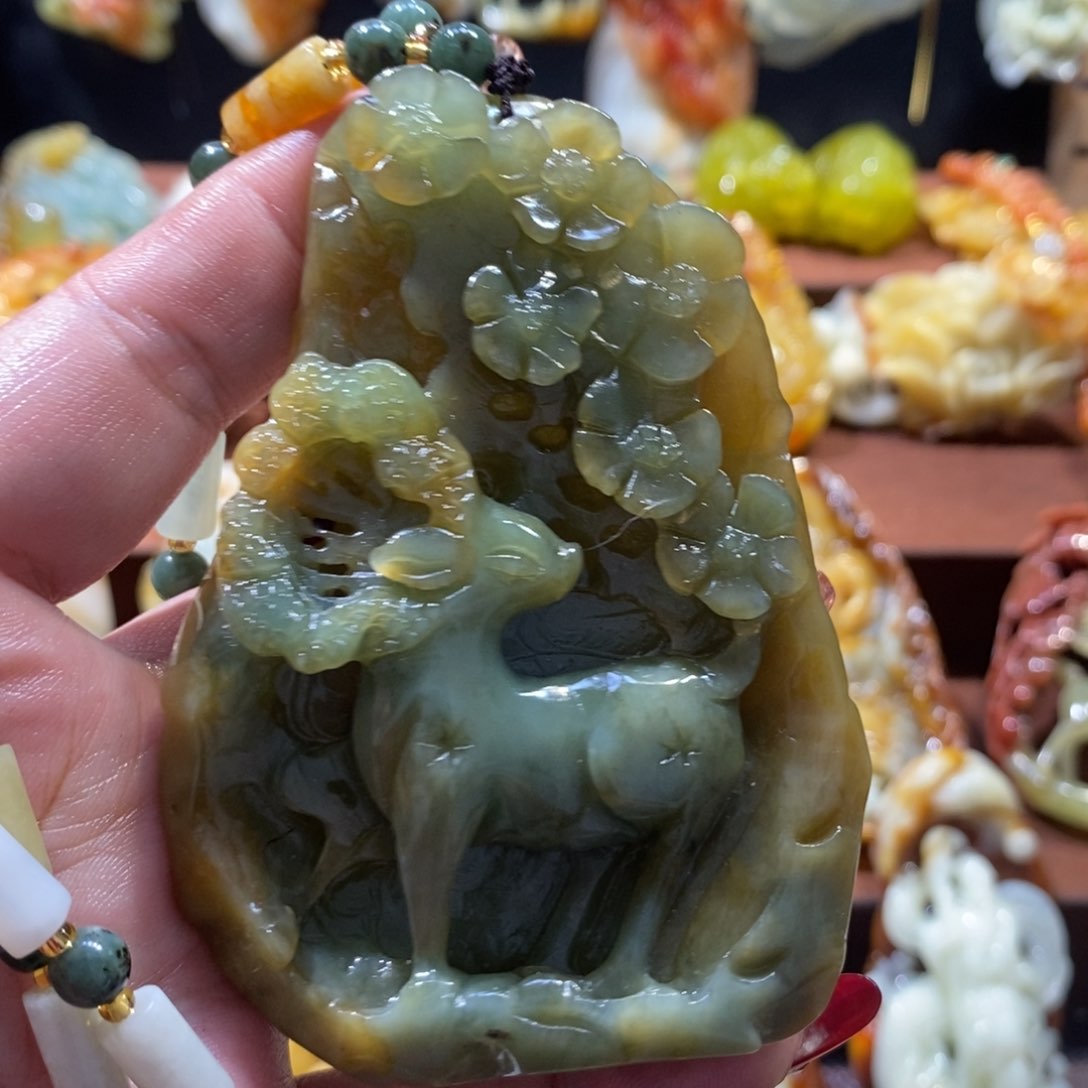蛇纹石玉颈饰未镶嵌