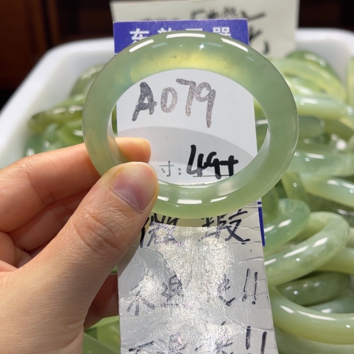 岫玉未镶嵌手镯手镯