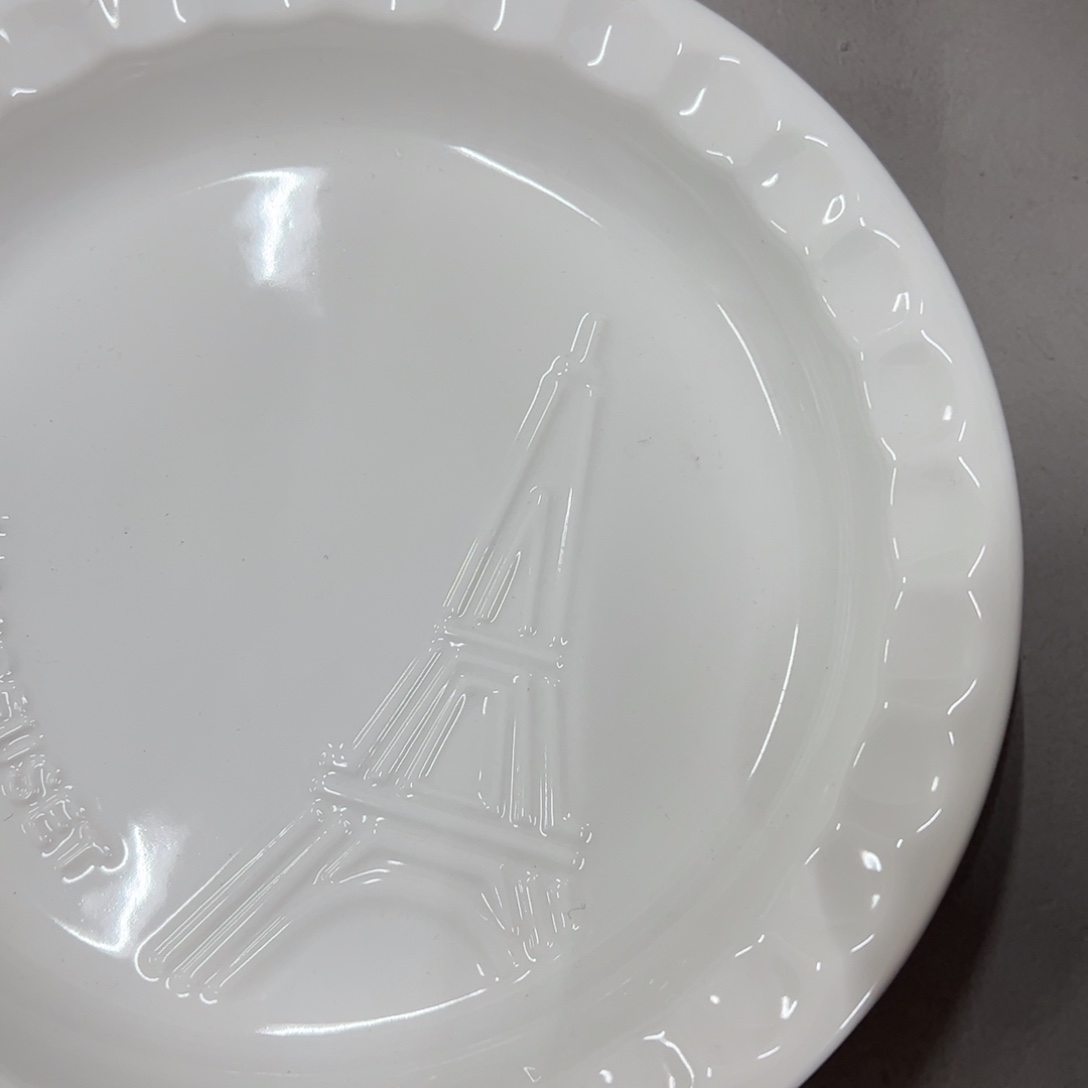 瓷白色铁塔盘子九英寸