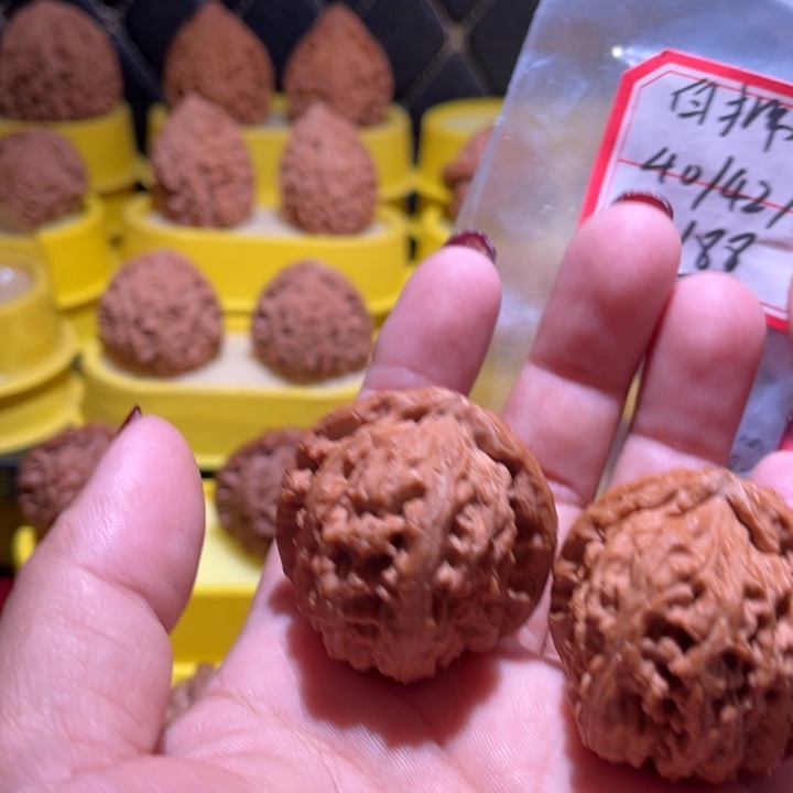 桃核吊坠白狮子全品