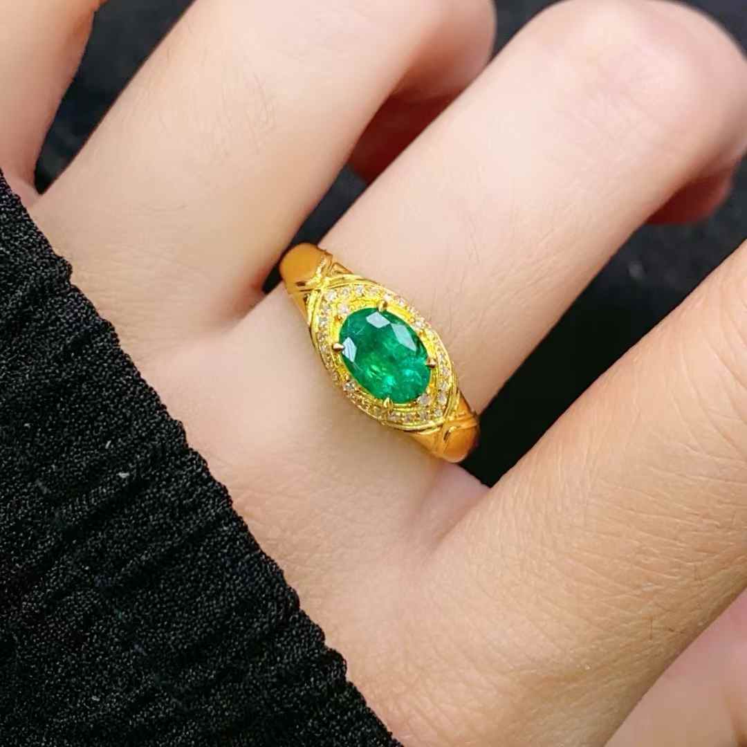 18k金祖母绿戒指约0.8克拉-E23954