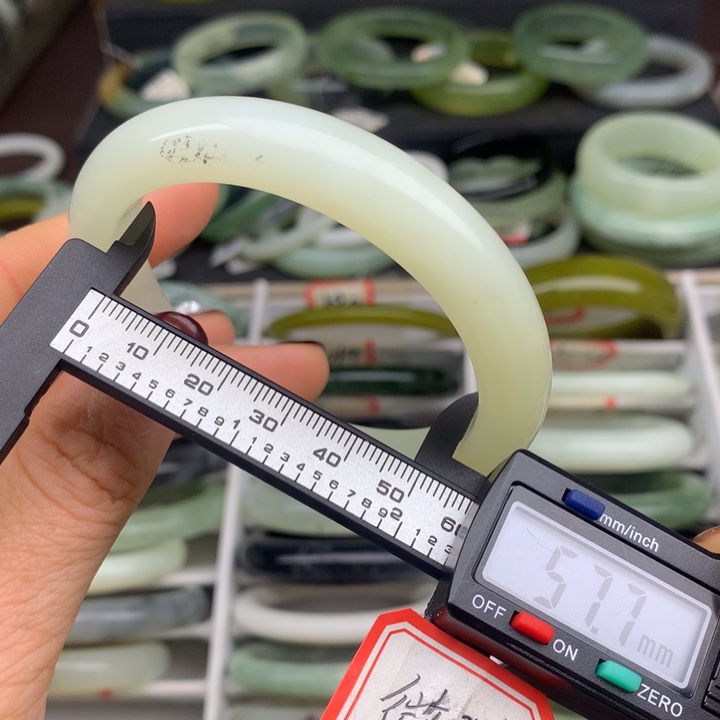 蛇纹石玉未镶嵌手镯1003