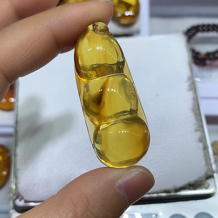 琥珀未镶嵌颈饰金豆