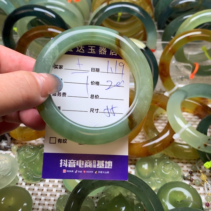 蛇纹石玉手镯未镶嵌土*