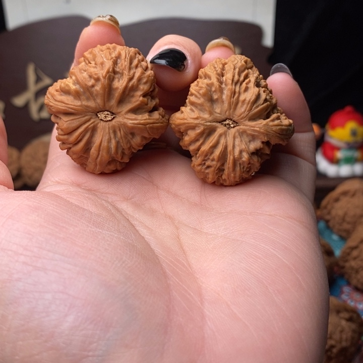 咦***豆文玩核桃吊坠南疆石