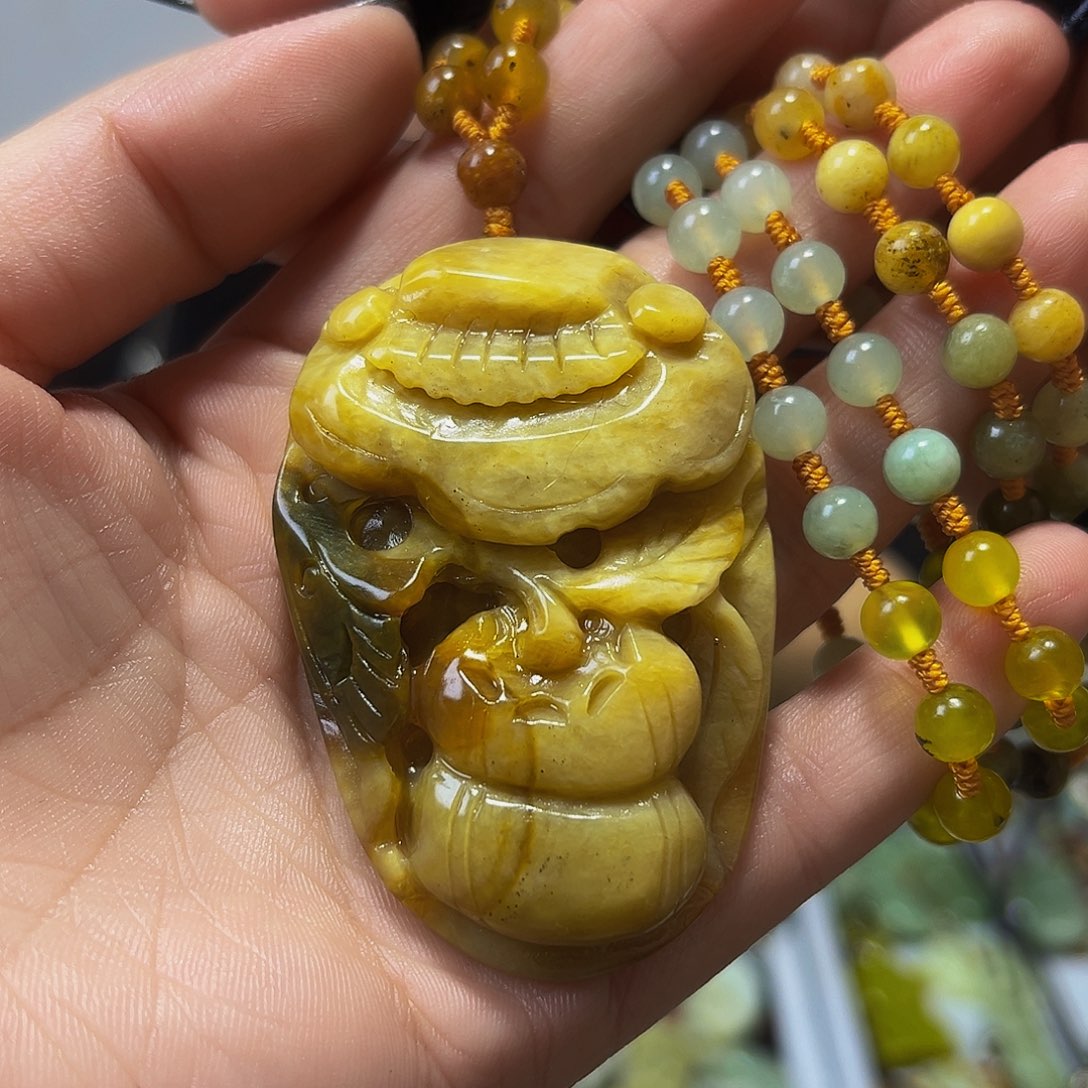 蛇纹石玉未镶嵌颈饰