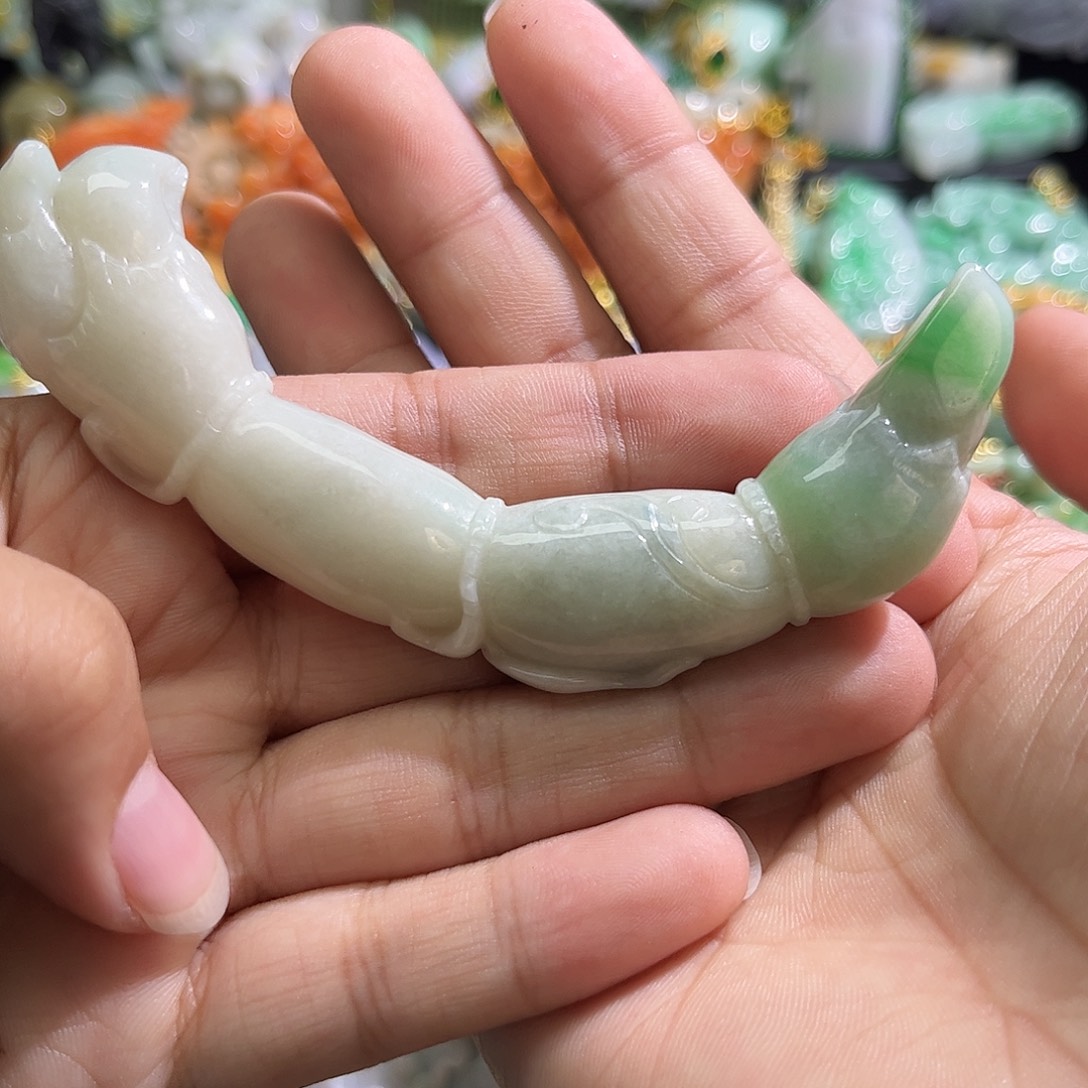 翡翠未镶嵌颈饰待编织