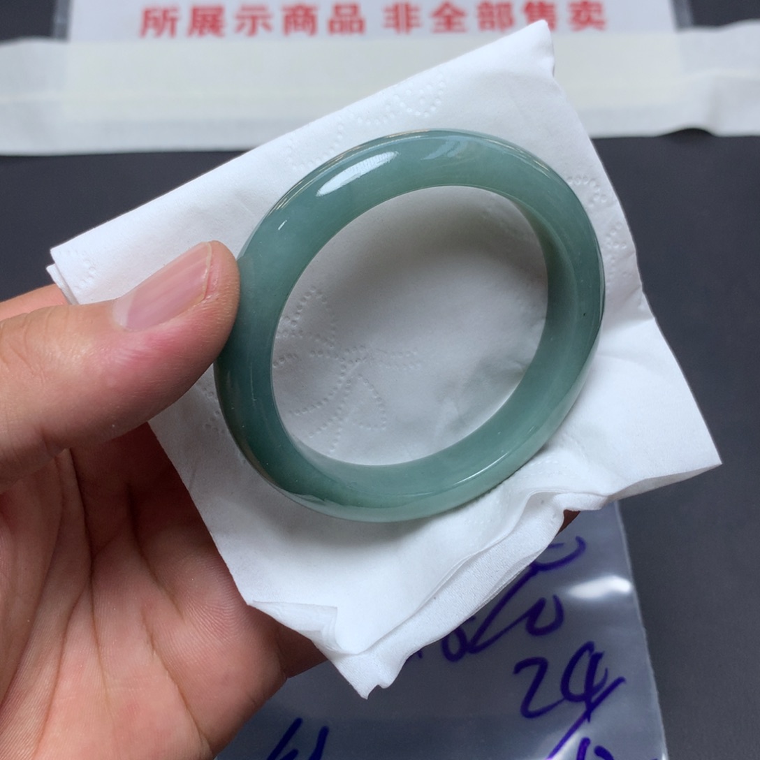 定制翡翠未镶嵌翡翠手镯