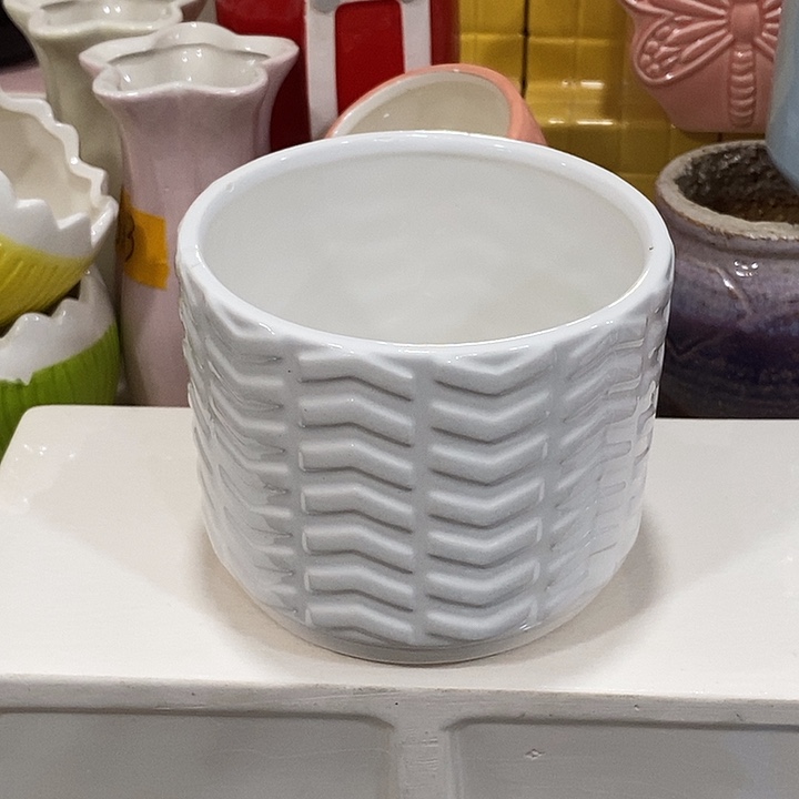 喵****6个陶盆有孔 瑕疵针孔漏釉介意勿拍外口 11.5外高10