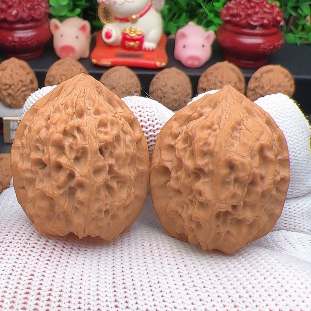 文玩核桃把件纯野生鸡心，尺寸30.5，尖磕碰了