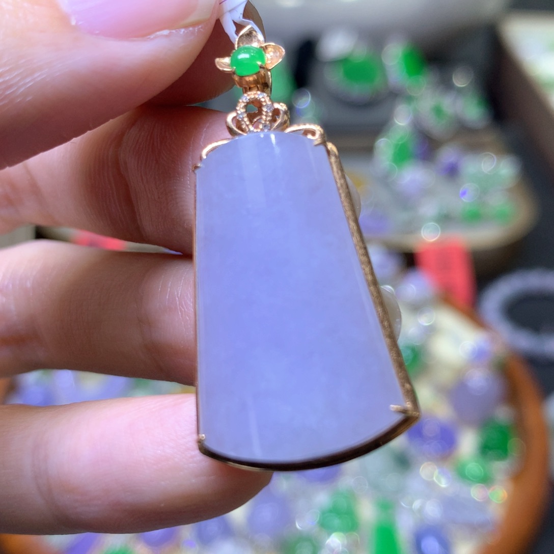 【闪购商品】翡翠颈饰18K金镶嵌翡翠吊坠项链