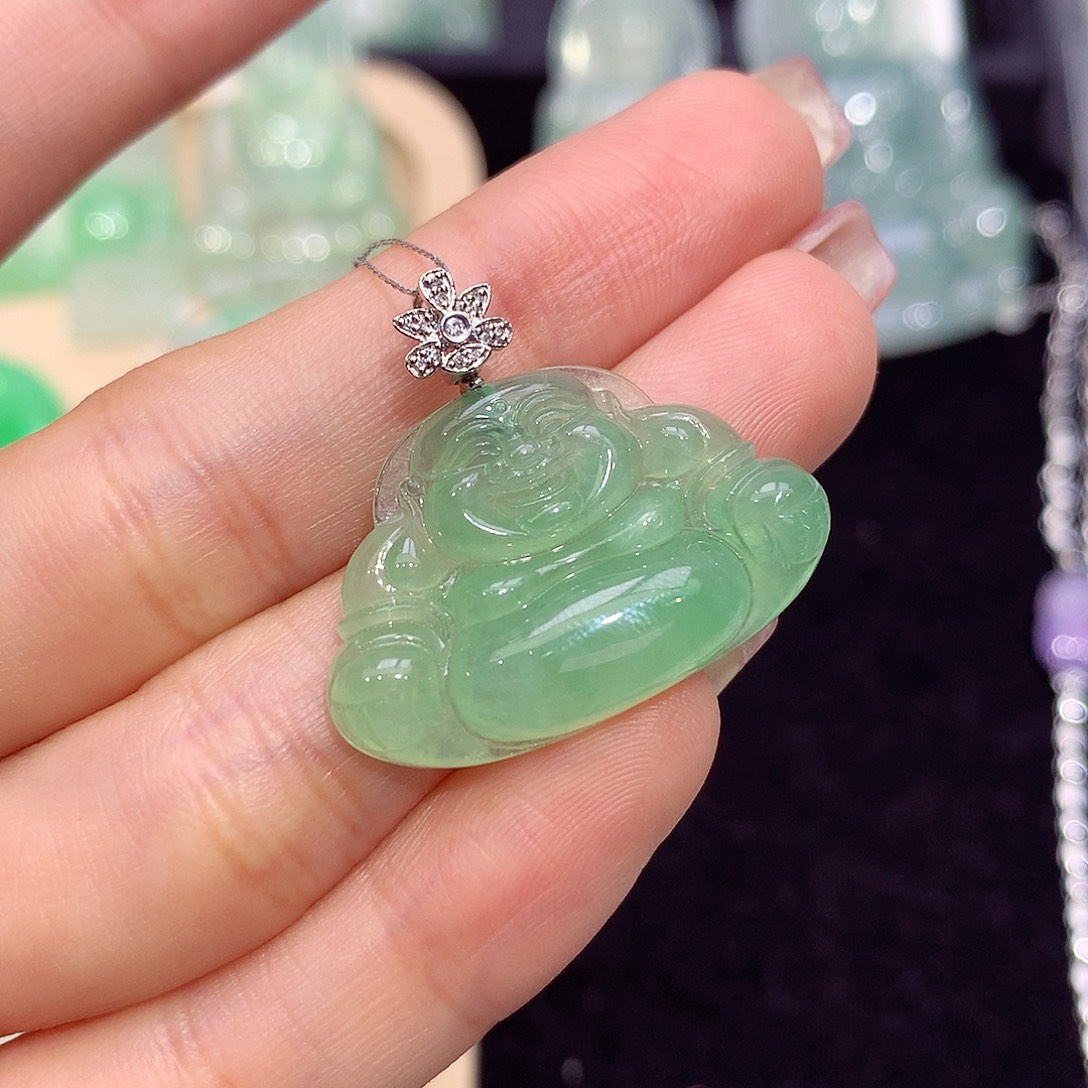 翡翠18K金镶嵌颈饰翡翠