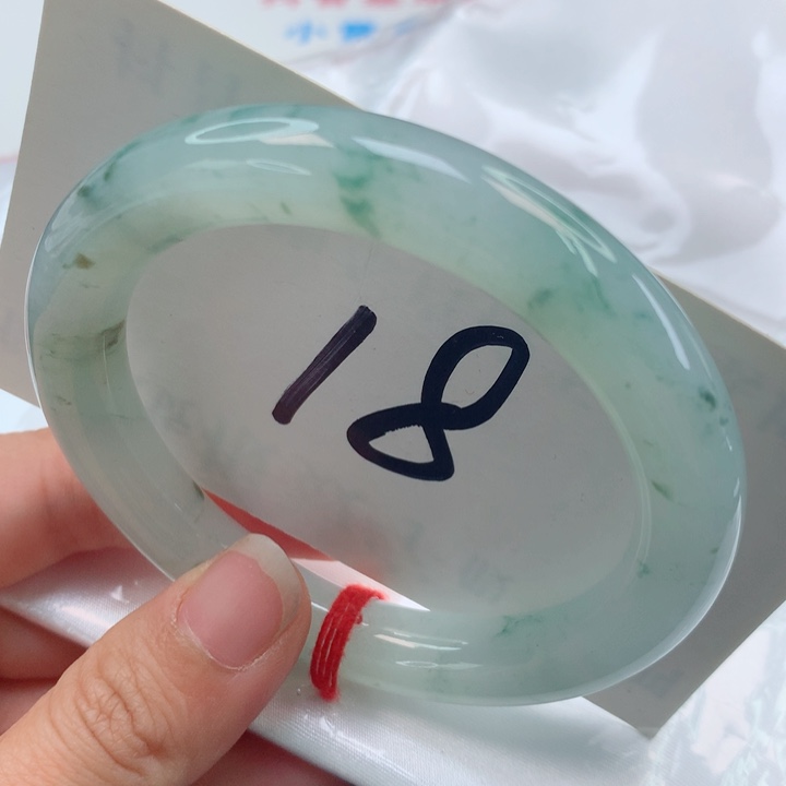 翡翠手镯（圆镯）未镶嵌飘花