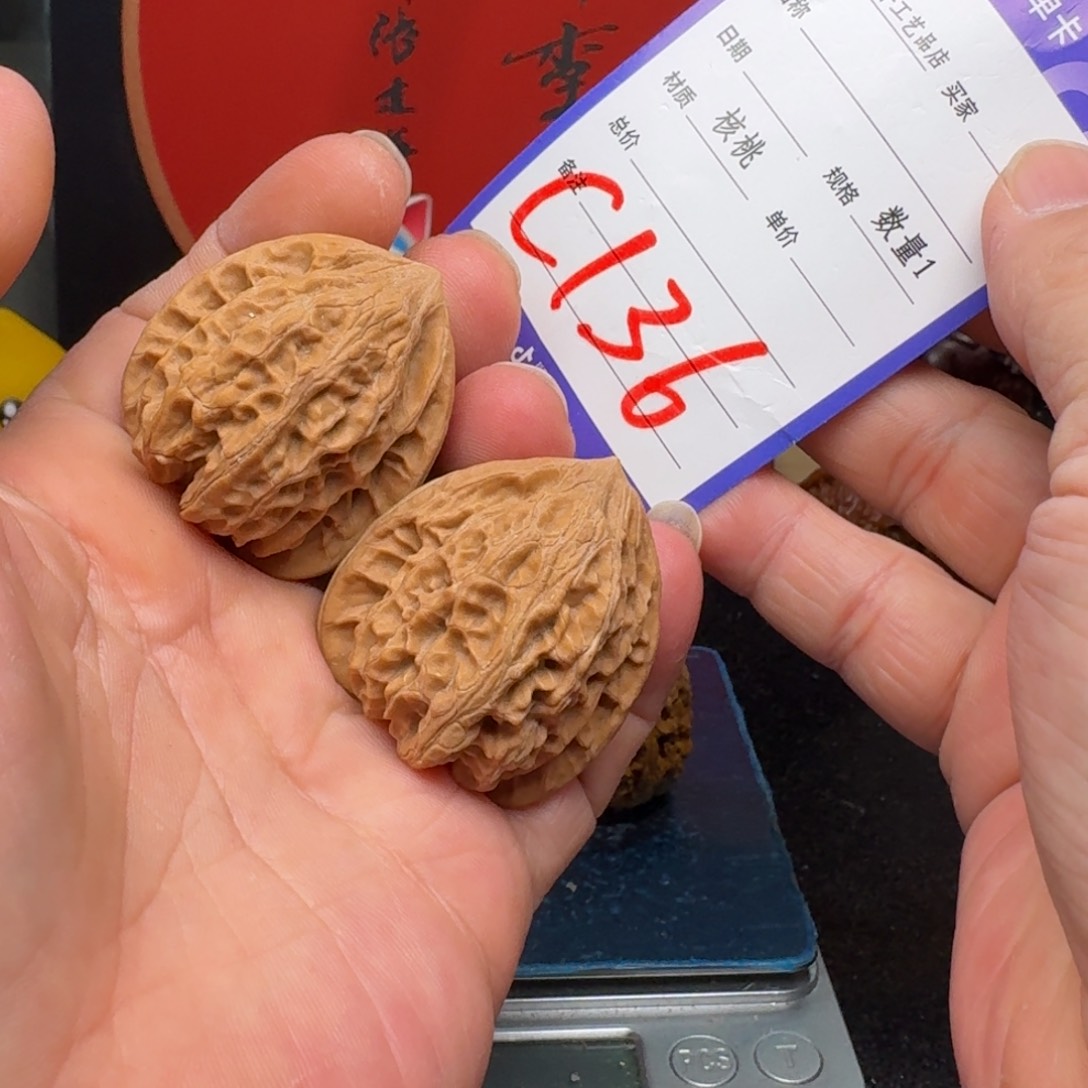 文玩核桃把件叁*金牛