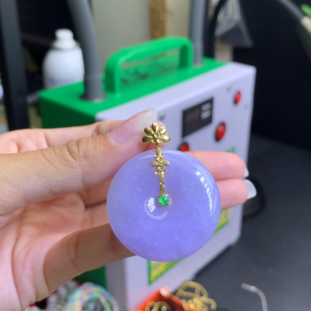 翡翠18K金镶嵌颈饰