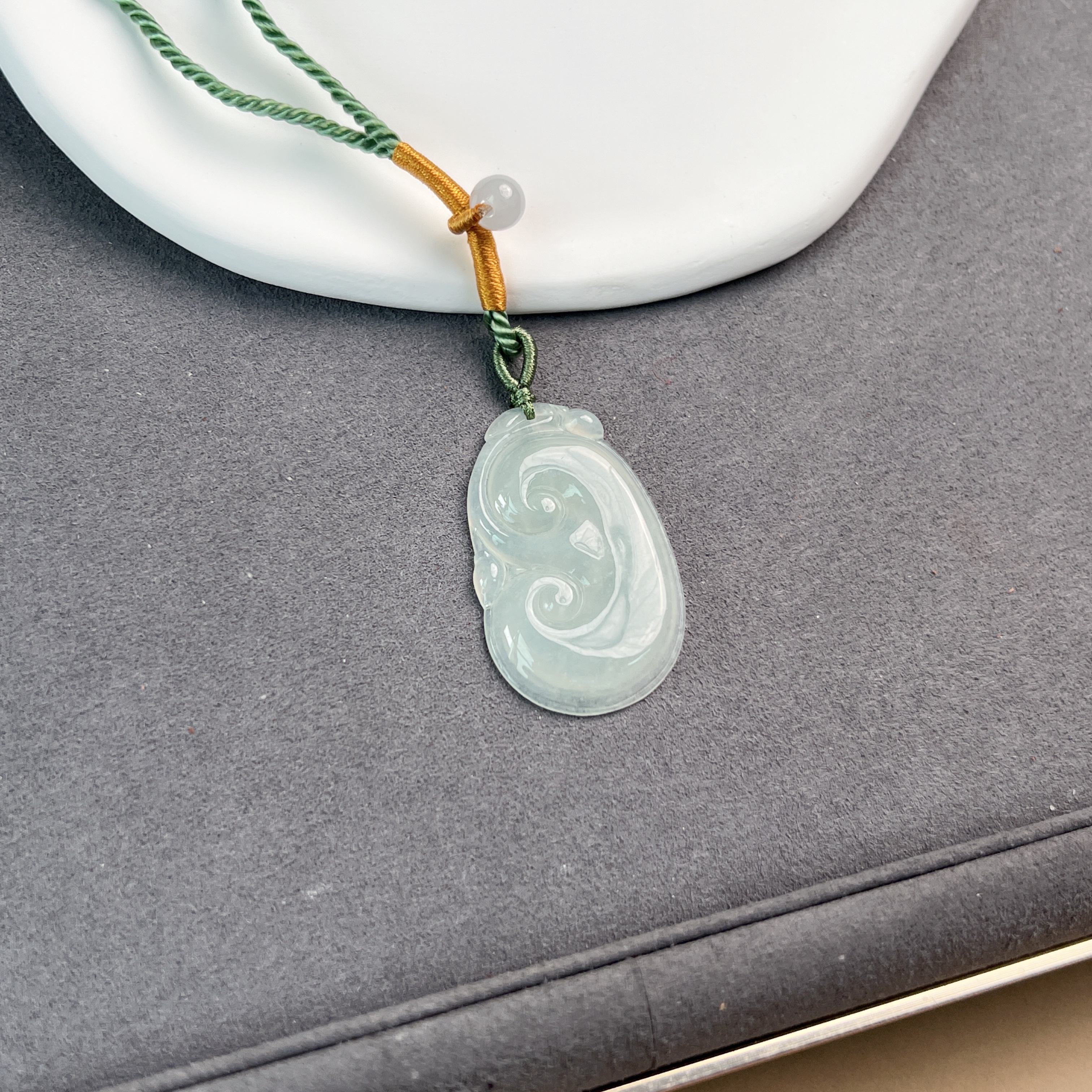 缅甸A货翡翠如意挂件