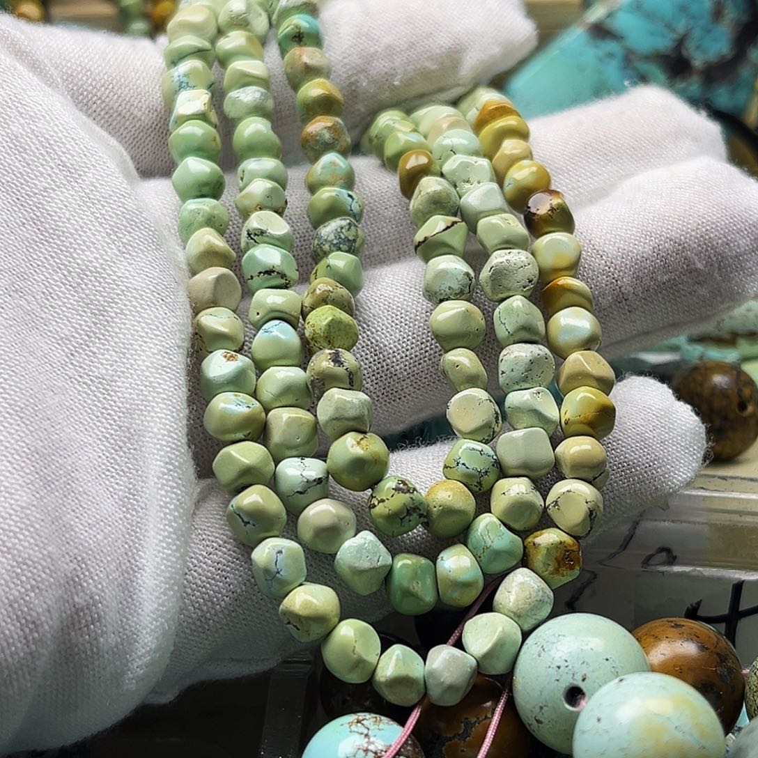 绿松石配饰未镶嵌