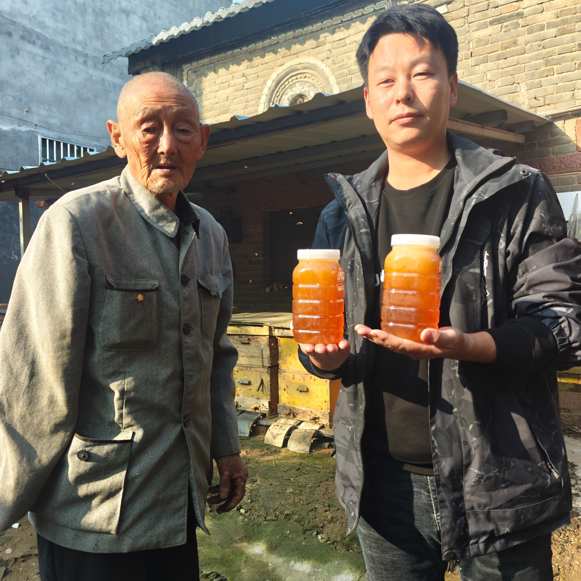 小康书记推荐养蜂大爷自产百花蜜原浆蜜