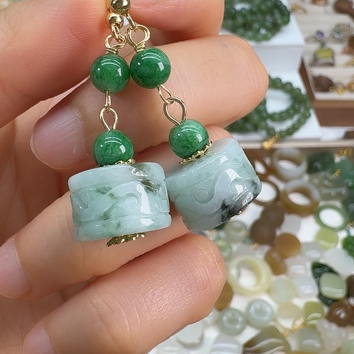 翡翠未镶嵌颈饰耳坠