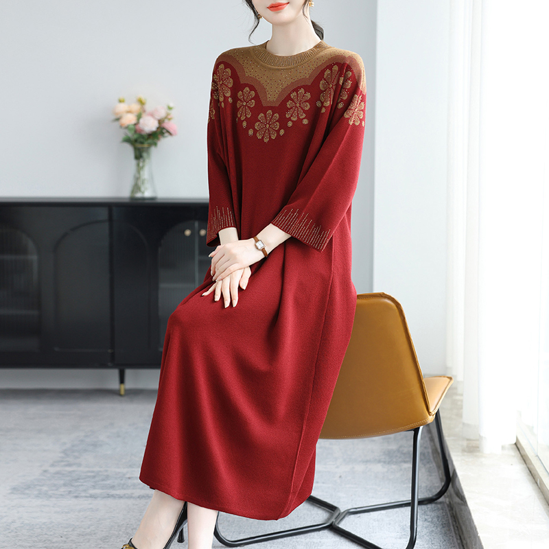 2331胖人妈妈大码连衣裙女长款宽松显瘦遮肚过膝九分袖毛衣裙145