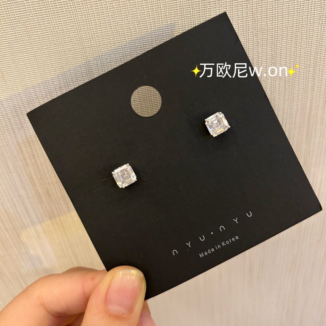 925银合成锆石耳饰 CHANGE x 迷你方糖耳钉小巧精致冰透 弧E738