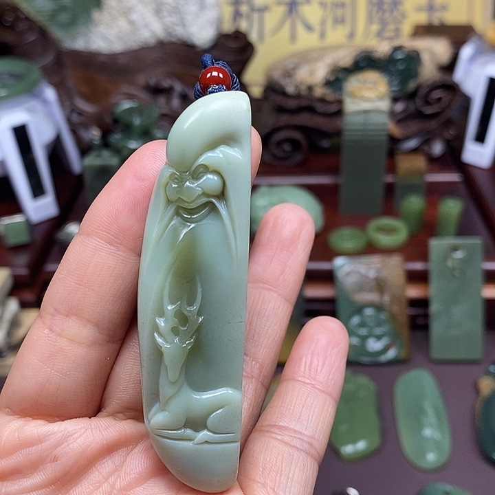 岫岩老玉（透闪石质玉）析木未镶嵌物**非